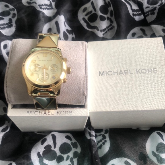 Watch - Picture 1 of 3